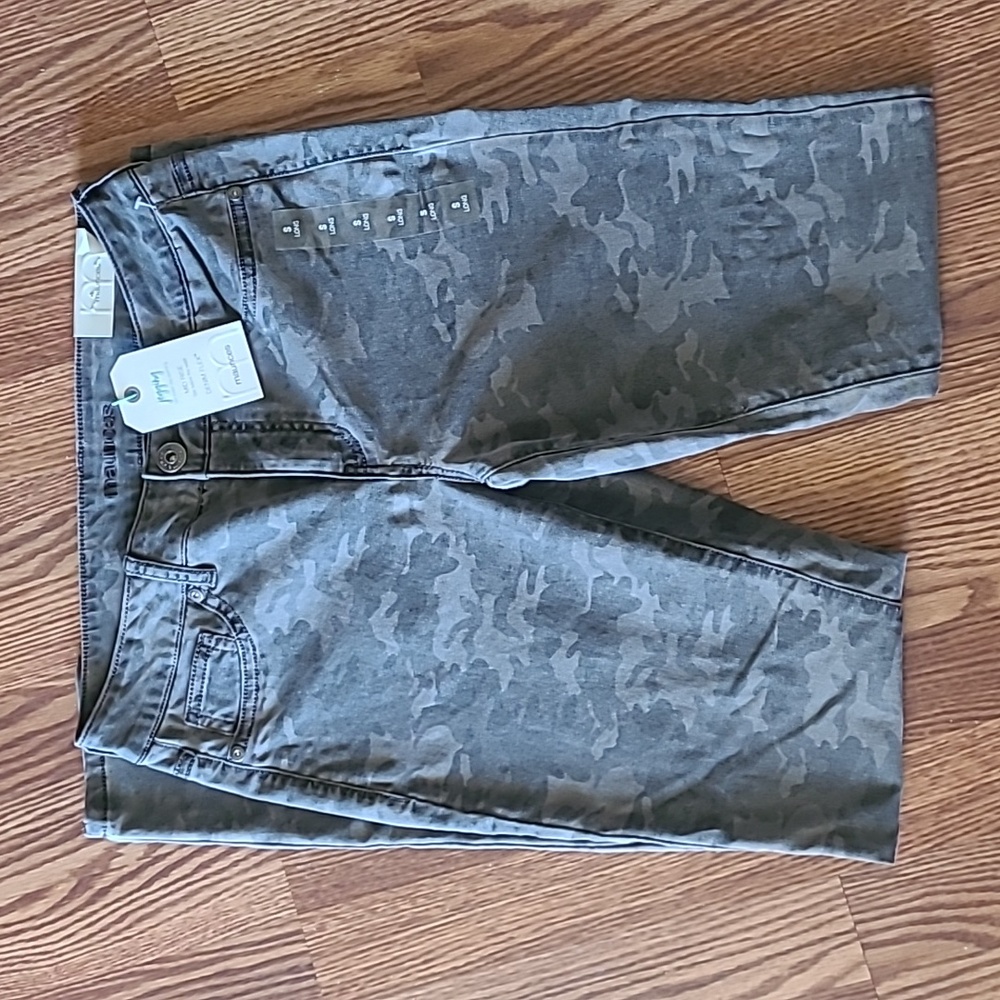 Maurices Camo Jegging Size Small Long. NWT